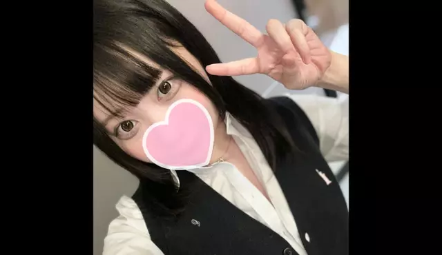 FC2PPV-4529381 [Uncensored] A fun date with Mikuri-chan, a girl with fair skin and beautiful skin. A double feature of creampie from behind while she is still clothed and creampie on the bed. Bonus video included